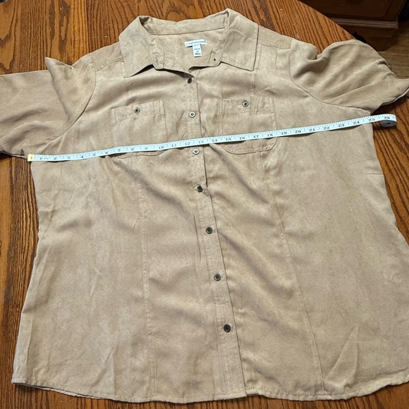 Croft & Barrow Tan Faux Suede Button Up Blouse Size 1X - Picture 6 of 10